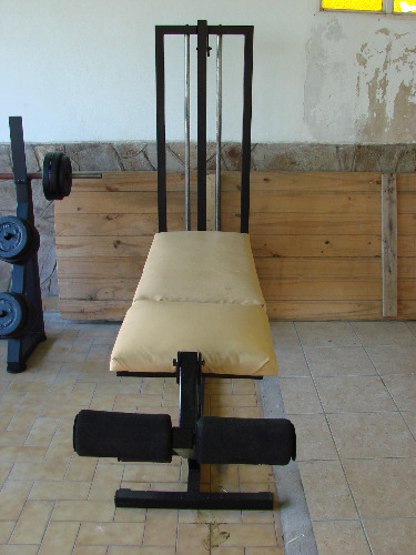 vendo camilla cuadrice e isquiotibiales con 65 kg de pesas regulables en muy buen estado lista para usar. $ 4.500.