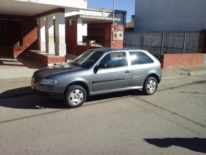 volkwagen gol 1.6 mod 2006. 3ptas unico dueño. estereo con cd original. gomas y bateria nuevos.