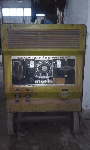 vendo soldadura por arco de rectificado a silicio 500 amp. merle + balancin chico con motor trifasico o monofasico. buen precio por combo