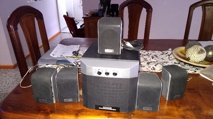 vendo home theatre marca ranser con 5 parlantes, en muy buenas condiciones, poco uso