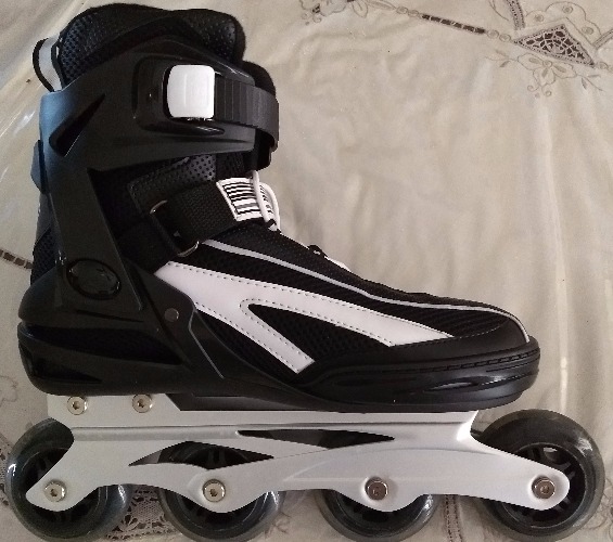 rollers spady pw-150q con rulemanes abec 7, talle 43. bota desmontable cosida en pvc, forrada en tela acolchonada, articulada, dureza 82a