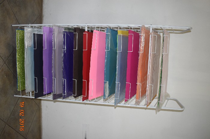 vendo exhibidor para cartulinas usado, excelente estado.