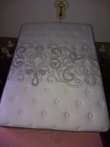 vendo colchón a resortes 2 plazas marca meyer 1,40 x 1,90 x 35 cms de alto- impecable- 1 año y 4 meses de uso. con garantía de 3 años y 8  meses