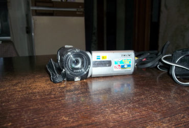 filmadora sony handycam con 4gb de memoria, con bateria, cable usb, etc.