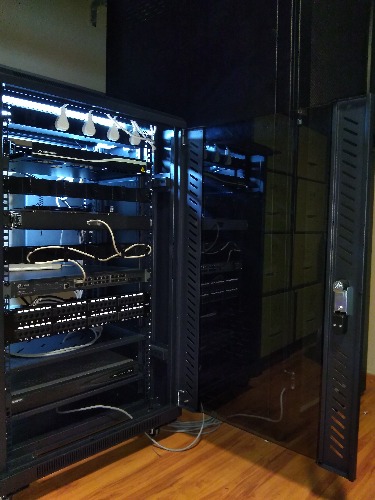 instalamos redes de fibra optica industrial en todo el país. amplia experiencia. fusiones. armado de racks y backbone. redes seguras de alta velocidad