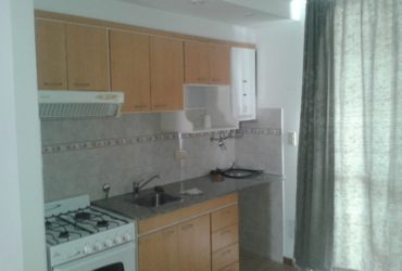 vendo en u$s.. exelente mono amb rosario dueño directo zona medic contrafrente  con amplio balcon 4piso  asensor s.lorenzo 2700 bajas expensas t.servi