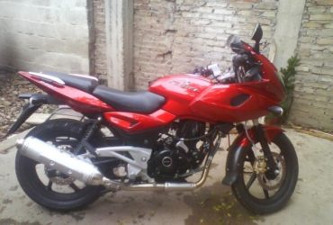 bajaj rouser 220f modelo 2012
