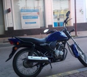 vendo honda cb1 modelo 2015 todos los papeles al día..