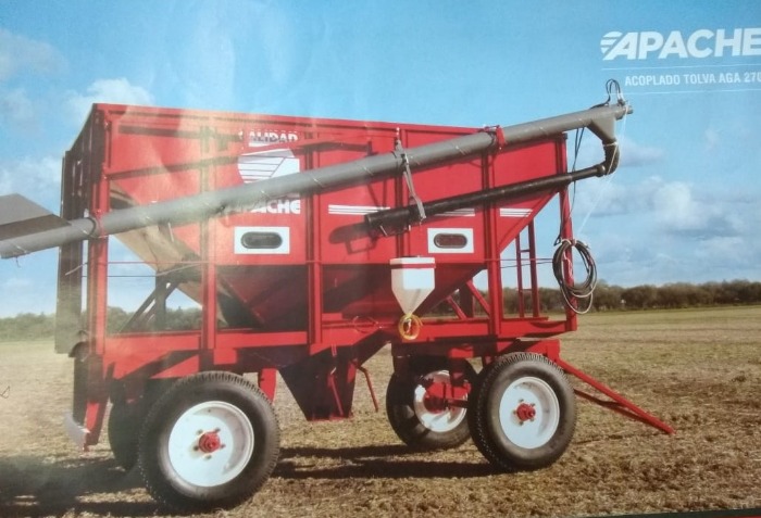 liquido tolva apache aga 2700. capacidad 10.000 kg. motor hidráulico. giro de posición para carga o descarga. con divisorio central. oportunidad