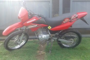 » vendo o permuto honda bross125 cc año 2010 goma trasera nueva , transmision nueva con 19mil km en muy buen estado «