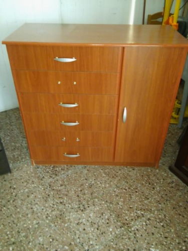 se vende Chifonier. Alto 1 mts x 1,05 x 45. $2000
