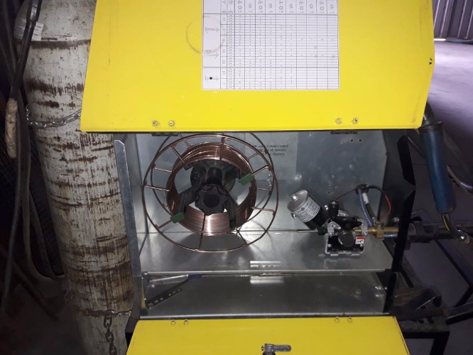 se vende máquina dde soldar con tubo de 10kilo ‘ regulador y una torcha de repuesto