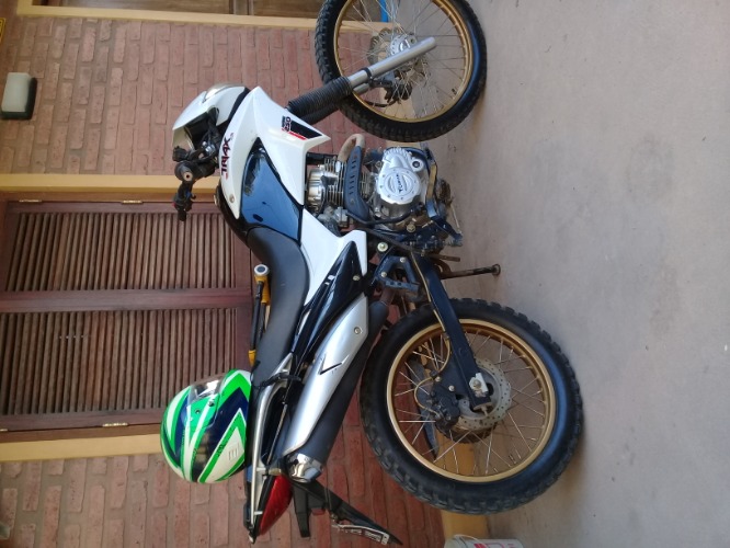 vendo o permuto mayor valor pago diferencia.corven 250 cc mod. 2016 muy buen estado papeles al dia se entrega con los espejo,guardabarro y herramienta