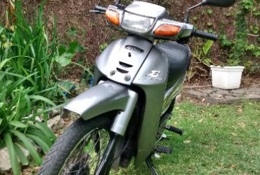 yamaha sigma mod 99. perfecto estado, motor 10 puntos muy pocas en su estado,titular, todos los papelessi o si transferida a cargo del comprador
