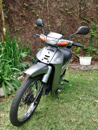 yamaha sigma mod 99. perfecto estado, motor 10 puntos muy pocas en su estado,titular, todos los papelessi o si transferida a cargo del comprador