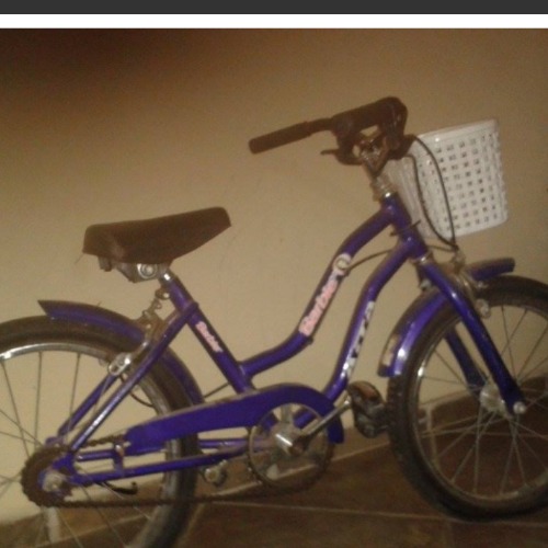 vendo bicicleta lila para nena rodado 18 en muy buen estado.