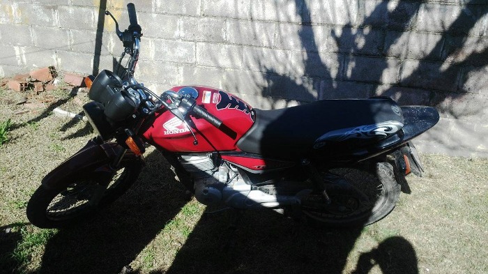 vendo honda cg titan mod 2014.. con 11300 km.. todos los servis! el precio se charla..