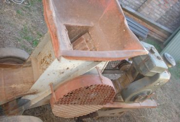 vendo moledora de escombro con motor a explosion villa, en funcionamiento.. lista para trabajar