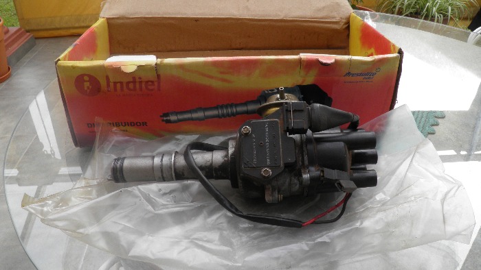 distribuidor completo para peugeot 504 (original), usado pero en buenas condiciones.