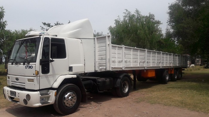 ford 1730 tractor 2005 con c/d,climatic,vigía neumáticos(a reparar)doble tanque de comb,cambio de aceite recién hecho,burro nuevo,vtv dic,iva incluido