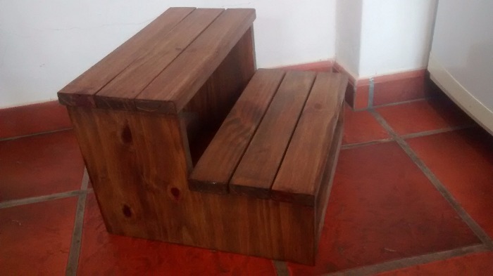 vendo escalera dos escalones fija de 38x27x35 cm nueva