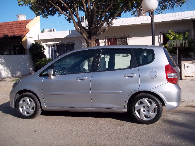 vendo honda fit 2008 1.4 caja aut. cvt – 116000 km, 95% en ruta-excelente estado-rto a oct. 2017-impecable-service hecho hace 1500 km – $120.000