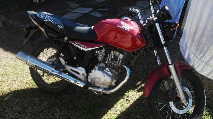 vendo honda cg titan mod 2014.. con 11300 km.. todos los servis! el precio se charla..