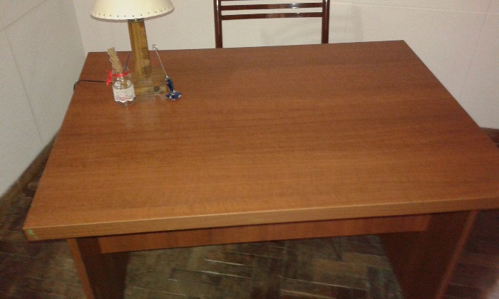 vendo  2 escritorios en excelentes condiciones semi nuevos. $1500 cada uno.