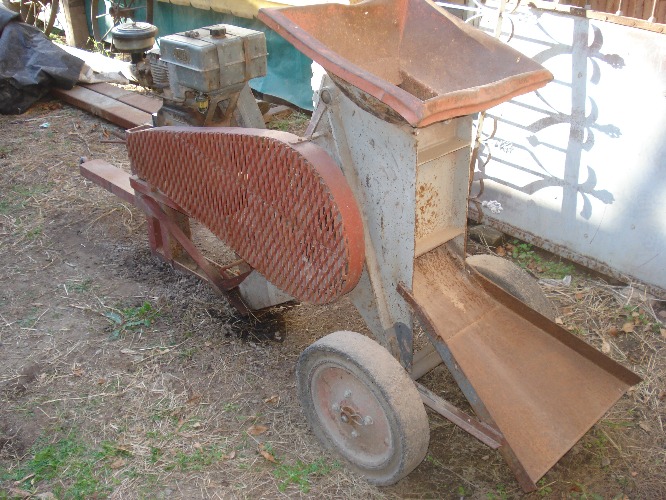 vendo moledora de escombro con motor a explosion villa, en funcionamiento.. lista para trabajar