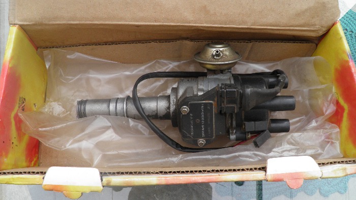 distribuidor completo para peugeot 504 (original), usado pero en buenas condiciones.