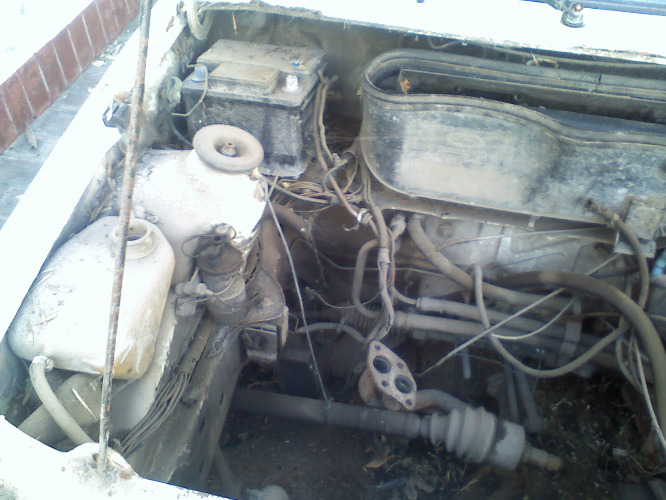 ford escort para respuestos mod 1989, equipo a gas, 2 cubiertas nuevas, chaperia muy caido, liquido.
