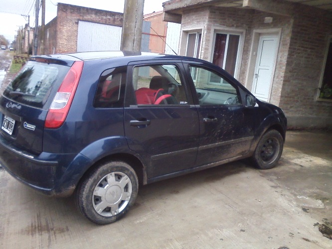 vendo ford fiesta ambiente 2006 5 puertas aire alarma direccion papeles al dia