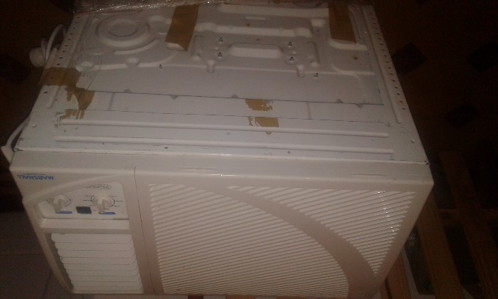 se vende aire acondicionado ventana de 3000 f con un año de uso excelente oortunidad escucho oferta!!!!