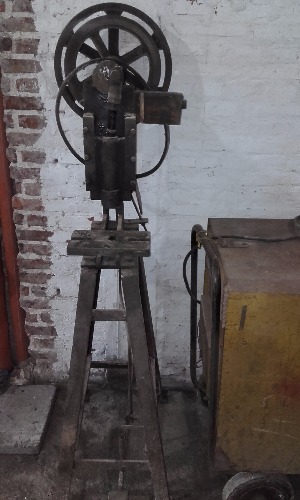 vendo soldadura por arco de rectificado a silicio 500 amp. merle + balancin chico con motor trifasico o monofasico. buen precio por combo