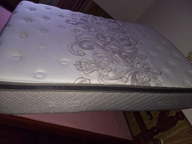 vendo colchón a resortes 2 plazas marca meyer 1,40 x 1,90 x 35 cms de alto- impecable- 1 año y 4 meses de uso. con garantía de 3 años y 8  meses