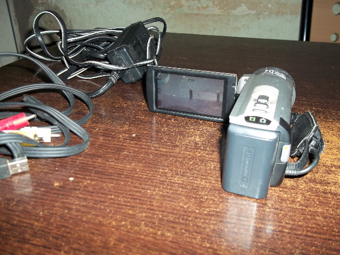 filmadora sony handycam con 4gb de memoria, con bateria, cable usb, etc.