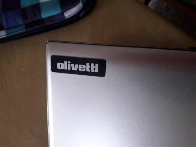 vendo netbook usada marca olivetti en muy buen estado ..llamar a celu o x wsp
