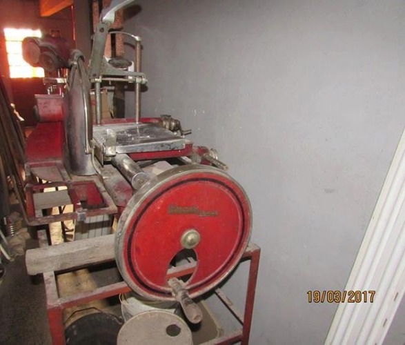 máquina de cortar fiambremanual, antigua, «bianchi», excelente estado