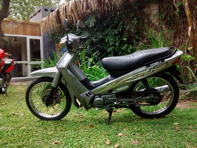 yamaha sigma mod 99. perfecto estado, motor 10 puntos muy pocas en su estado,titular, todos los papelessi o si transferida a cargo del comprador