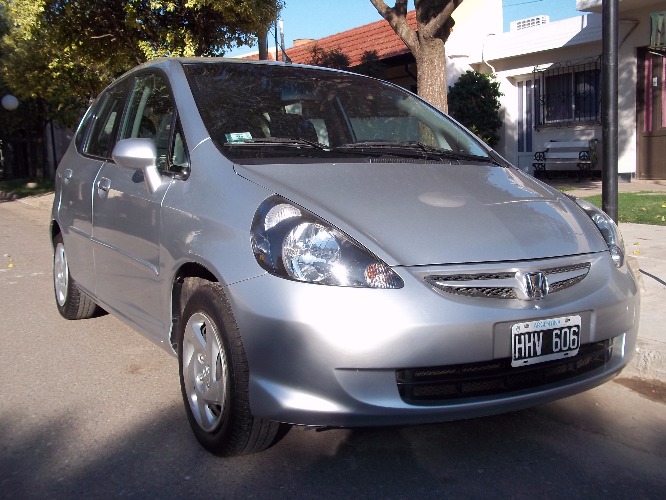 vendo honda fit 2008 1.4 caja aut. cvt – 116000 km, 95% en ruta-excelente estado-rto a oct. 2017-impecable-service hecho hace 1500 km – $120.000