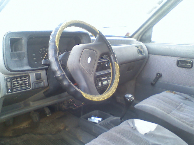 ford escort para respuestos mod 1989, equipo a gas, 2 cubiertas nuevas, chaperia muy caido, liquido.