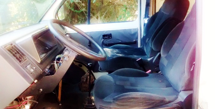 renault trafic 310, nafta/gnc. papeles al dia. muy bien de chaperia y motor 1.4,  “totalmente reparado”. titular. uso familiar
