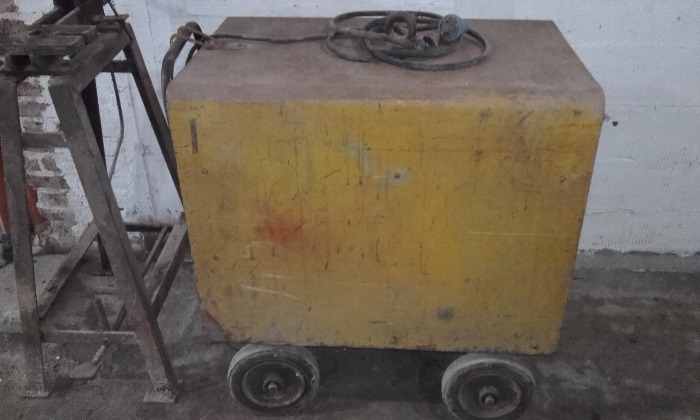 vendo soldadura por arco de rectificado a silicio 500 amp. merle + balancin chico con motor trifasico o monofasico. buen precio por combo