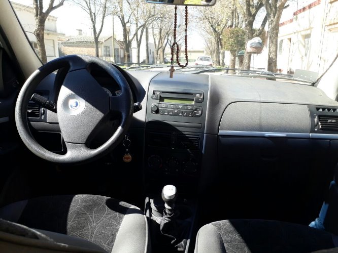 ford fiesta kinetic design titaniun 2011