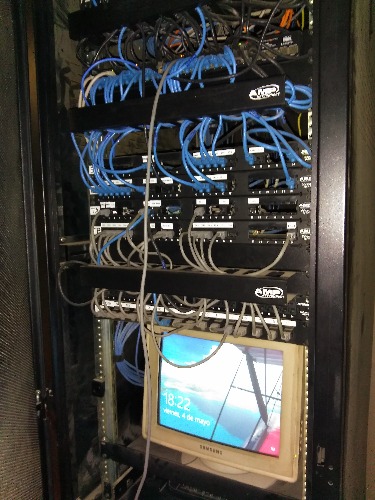 instalamos redes de fibra optica industrial en todo el país. amplia experiencia. fusiones. armado de racks y backbone. redes seguras de alta velocidad