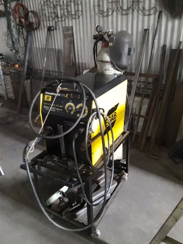 se vende máquina dde soldar con tubo de 10kilo ‘ regulador y una torcha de repuesto