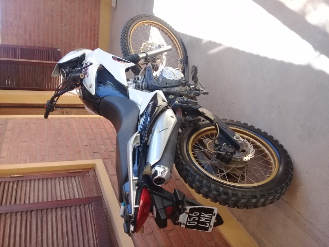 vendo o permuto mayor valor pago diferencia.corven 250 cc mod. 2016 muy buen estado papeles al dia se entrega con los espejo,guardabarro y herramienta