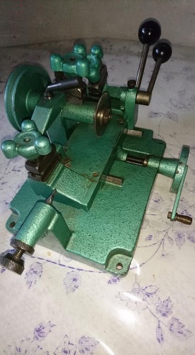 maquina copiadora de llaves doble paleta duplimec sin motor.nueva.se compro y nunca se uso.escucho ofertas razonables.puedo llevar a rosario y zona