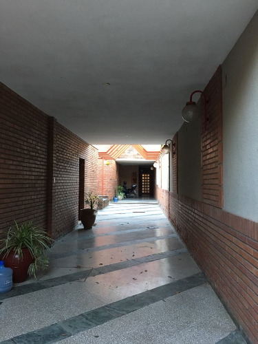 casa de 3 dormitorios + hab. comodín. 3 baños. living. comedor. cocina comedor. lavadero. patio terraza y parrillero. garage exclusivo.228m2 cubiertos