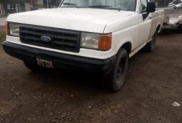 Camioneta Ford f100 mod 93 con motor cunmis frenos hechos nuevos en muy buen estado Gral. Tráiler marca moro de 5.10 de largo x 2 MTS de ancho rodado